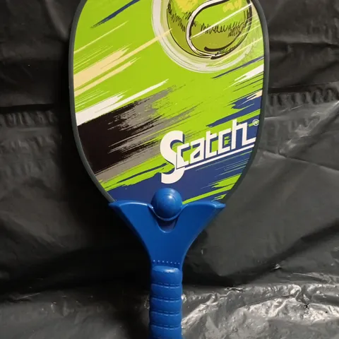 BOX OF APPROXIMATELY 10 ASSORTED HOUSEHOLD ITEMS TO INCLUDE KID'S PLASTIC SPORTS RACKET, ETC