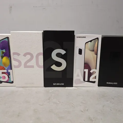 BOX OF APPROXIMATELY 20 ASSORTED SAMSUNG PHONE BOXES IN VARIOUS MODELS & COLOURS 