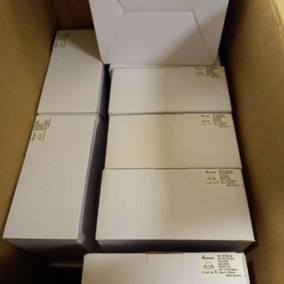 LOT OF 15 BRAND NEW LED ROUND 20W DOWNLIGHT 4K (WL79300-4K)