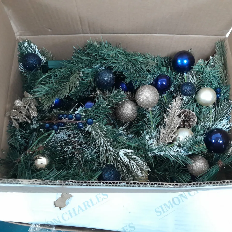 HOME REFLECTIONS PRE-LIT EMBELLISHED GARLAND - NAVY & CHAMPAGNE