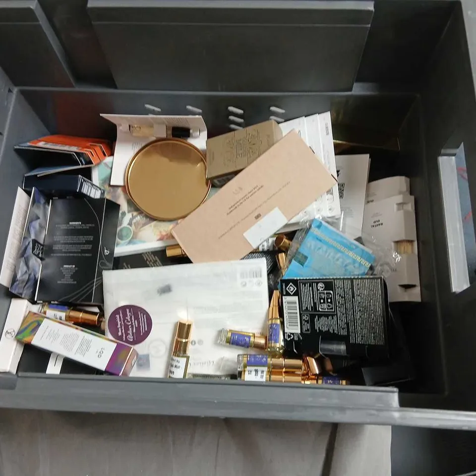 LARGE QUANTITY OF ASSORTED SAMPLE AND TESTER FRAGRANCES TO INCLUDE; PRADA, ELLA K, FLORIS AND THOMPSON CARTER