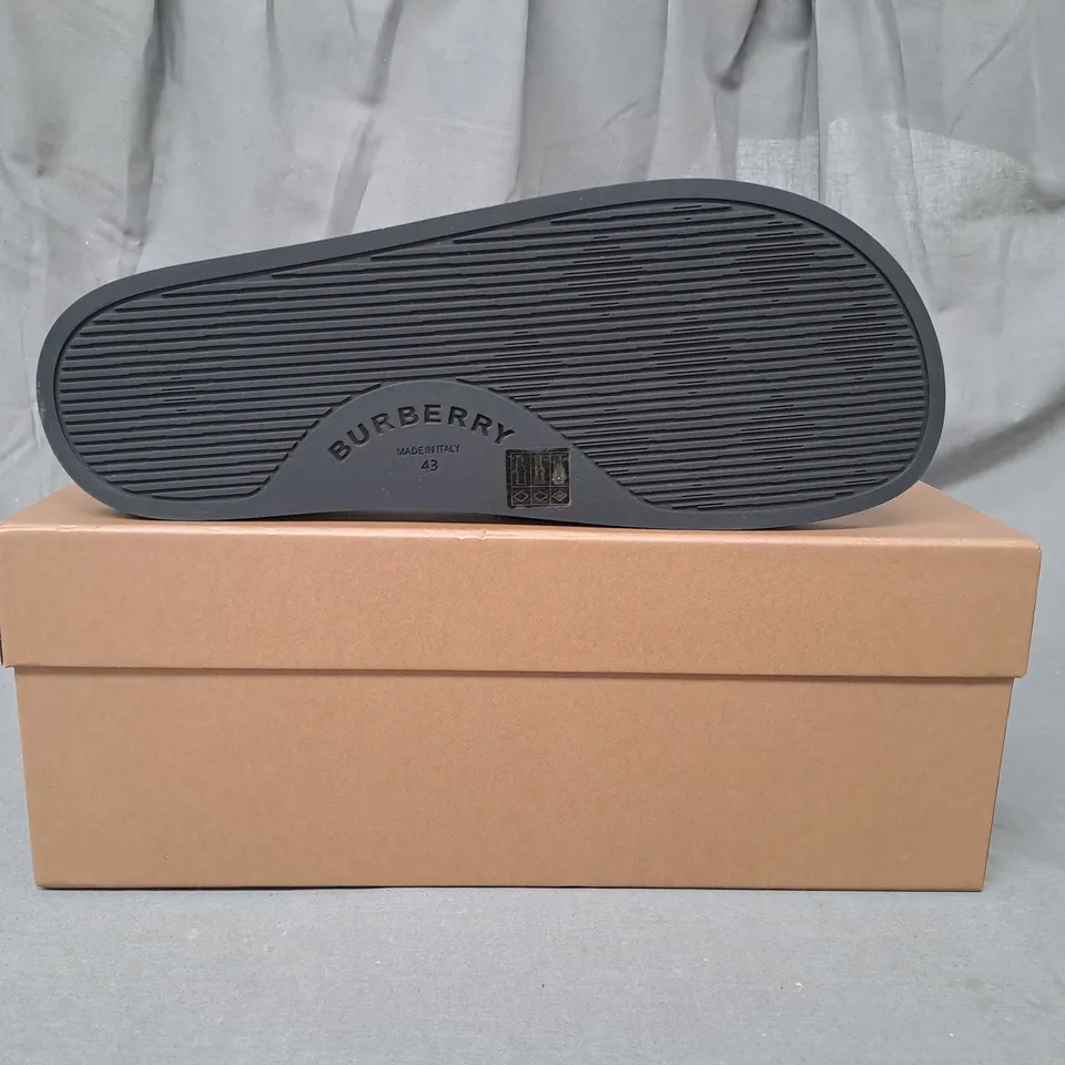BOXED PAIR OF BURBERRY FURLEY SLIDERS UK SIZE 9