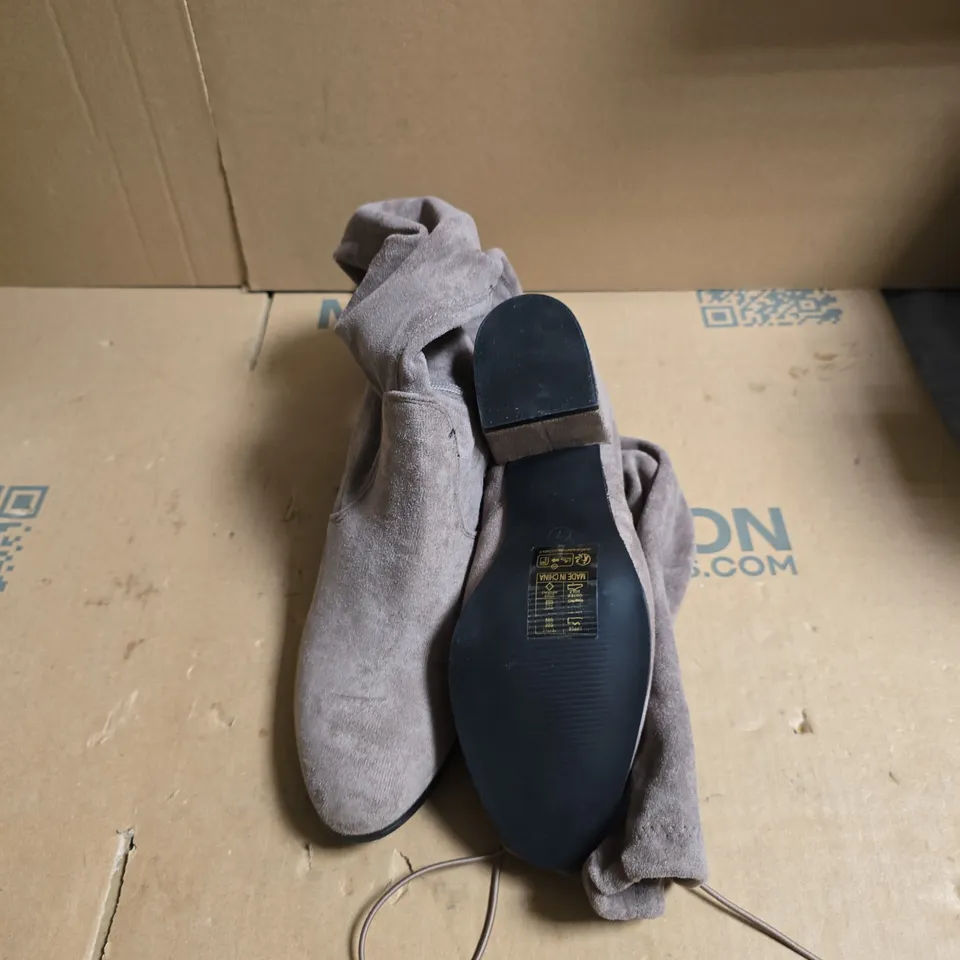 LIGHT BROWN SUEDE ANKLE BOOT WITH SIDE ZIP – WOMEN'S FOOTWEAR - SIZE UK 7