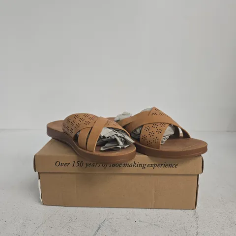 CHARLOTTE BEIGE CUSHION-WALK SANDALS β UK 5