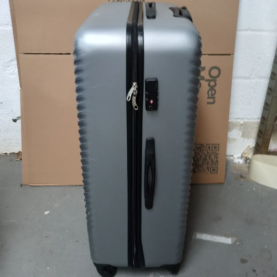 LARGE UNBRANDED HARD SHELL WHEELED SUITCASE GREY
