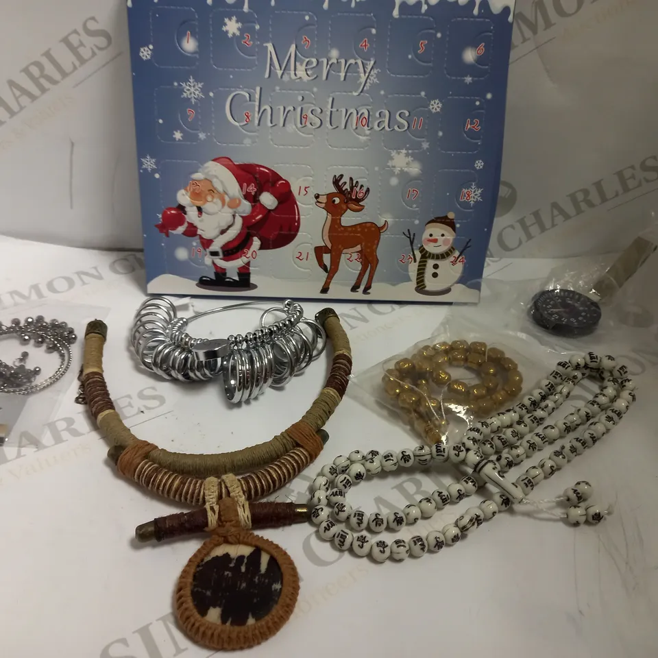 BOX OF APPROX 10 COSTUME JEWELLERY ITEMS INCLUDING BRACELETS, NECKLACES AND RING SIZER