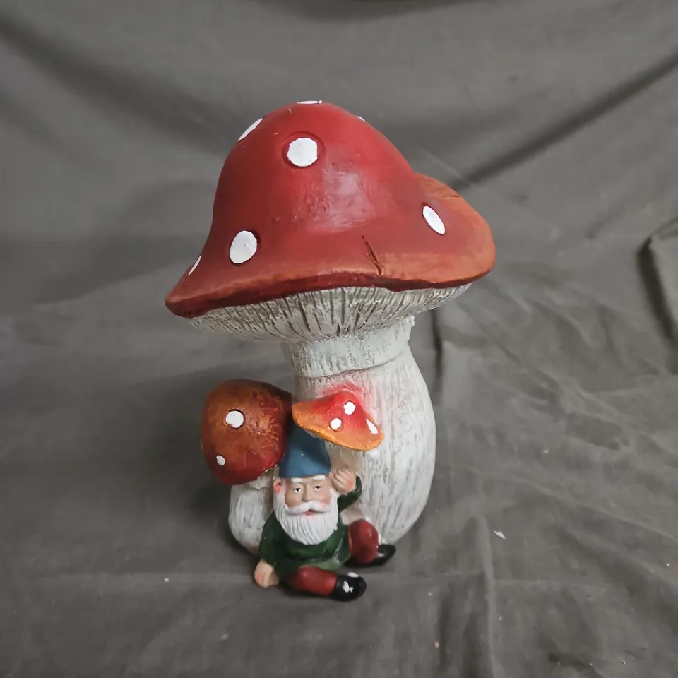 CERAMIC MUSHROOM GARDEN ORNAMENT WITH GNOME FIGURE