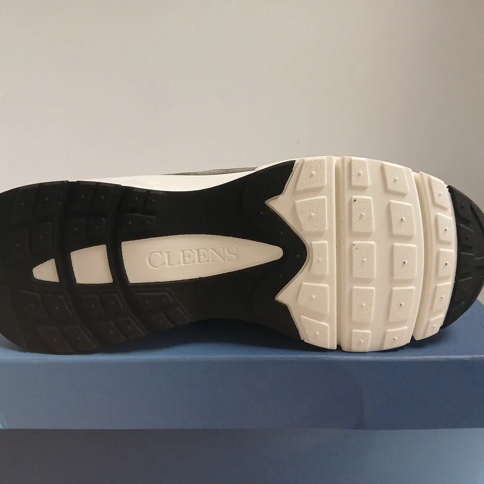 BOXED PAIR OF CLEENS AERO RUNNER SHOES – DOVE GREY UK 8.5