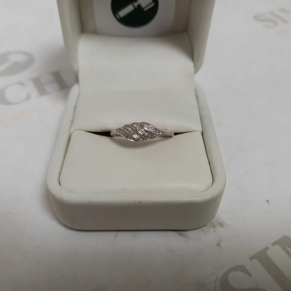 DESIGNER 9CT WHITE GOLD DIAMOND SET RING