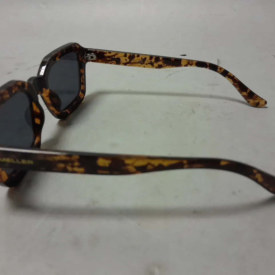 MELLER BROWN PATTERENED FRAMED GLASSES IN CASE