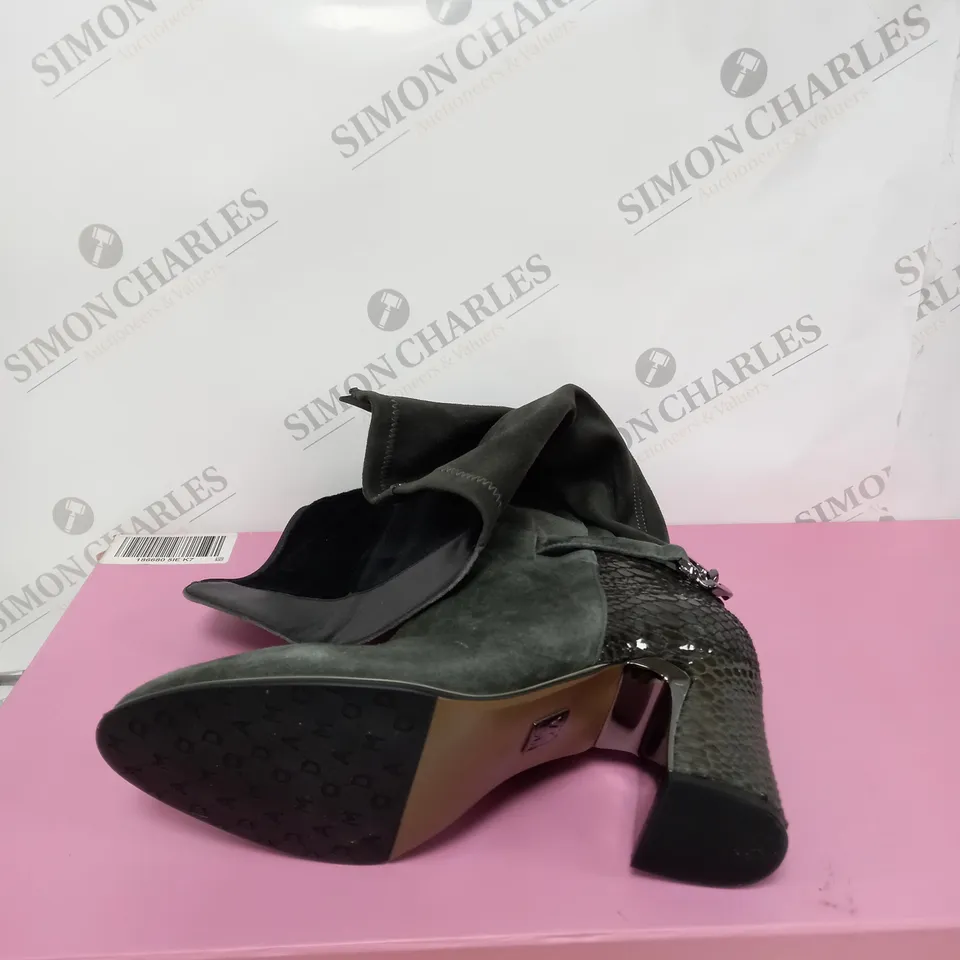 MODA IN PELLE LIZETH DARK GREY KNEE BOOTS - SIZE 7