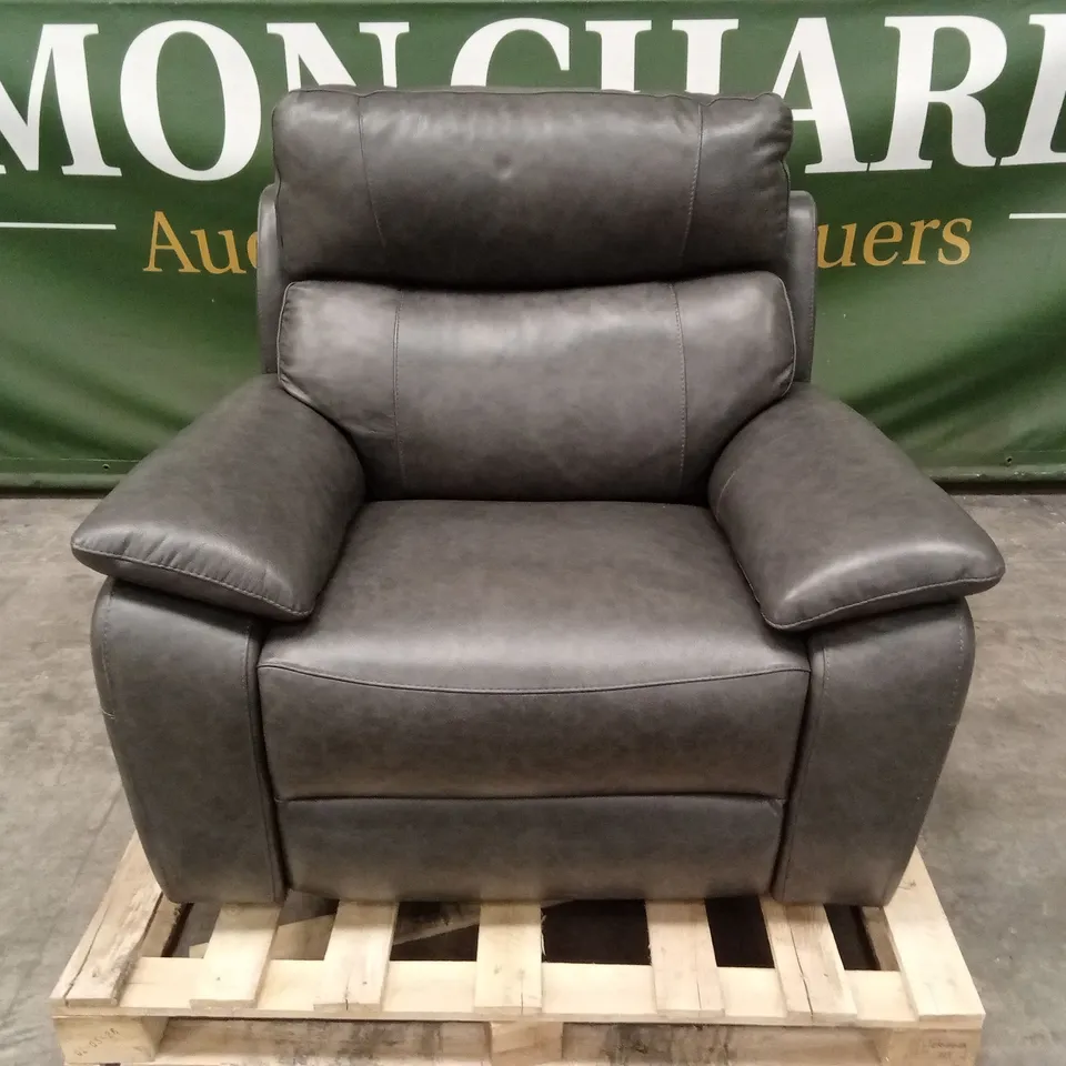 QUALITY DESIGNER ITALIAN MADE PATRIZIO LEATHER ELECTRIC RECLINER CHAIR WITH SMALL ARMS
