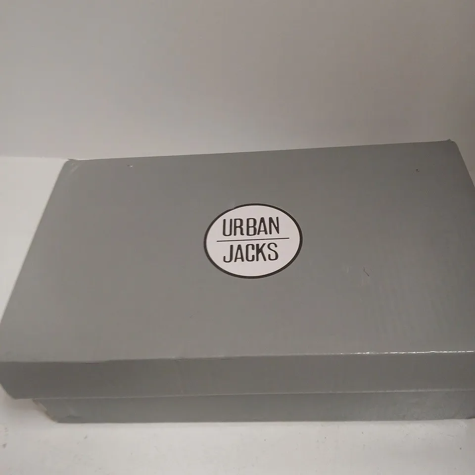 URBAN JACKS NEGRONI SLIP-ON TRAINERS, WHITE, UK SIZE 6 – BOXED
