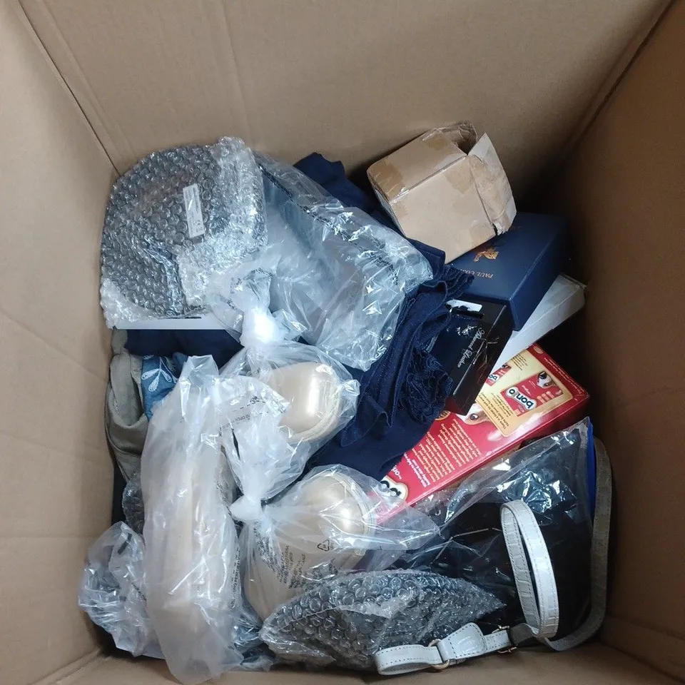 APPROXIMATELY 20 ASSORTED HOUSEHOLD ITEMS TO INCLUDE BAGS, SOLAR FOUNTAIN AND HAIR REMOVAL