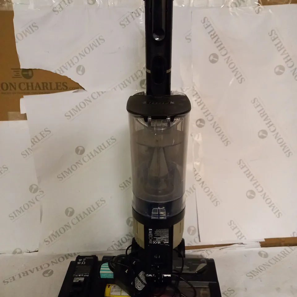 SHARK STRATOS CORDLESS VACUUM W/ ANTI HAIR WRAP & CLEAN SENSE IQ IZ400UKT