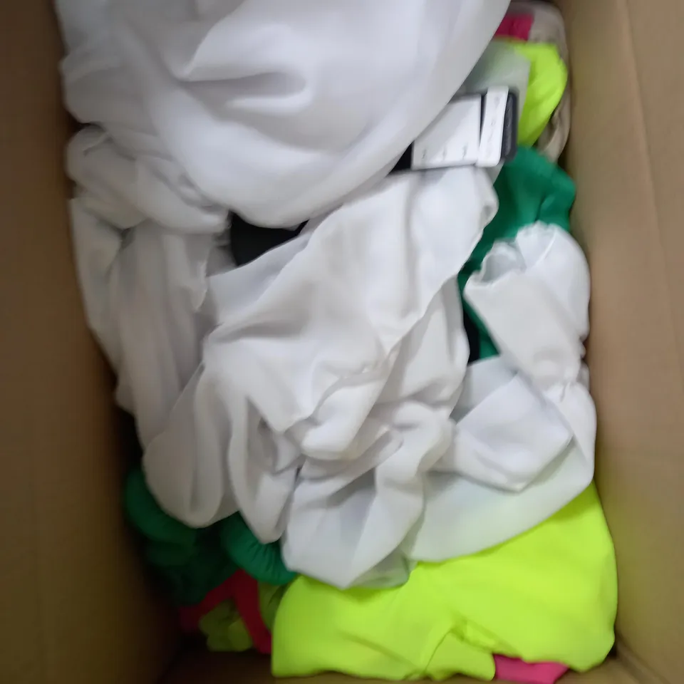 BOX OF 10 CLOTHING ITEMS INCLUDING DRESSES & TOPS ETC