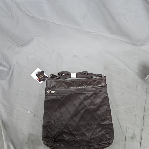 QUILTED BLACK CROSSBODY BAG WITH ZIP POCKET