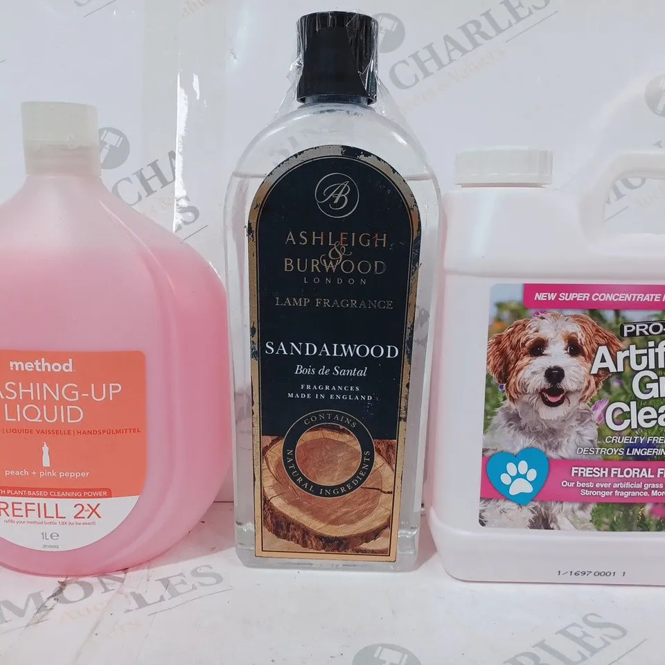 APPROXIMATELY 5 ASSORTED HOUSEHOLD ITEMS TO INLUDE PRO-KLEEN ARTIFICIAL GRASS CLEANER, ASHLEIGH & BURWOOD LAMP FRAGRANCE, DIGESTA, ETC