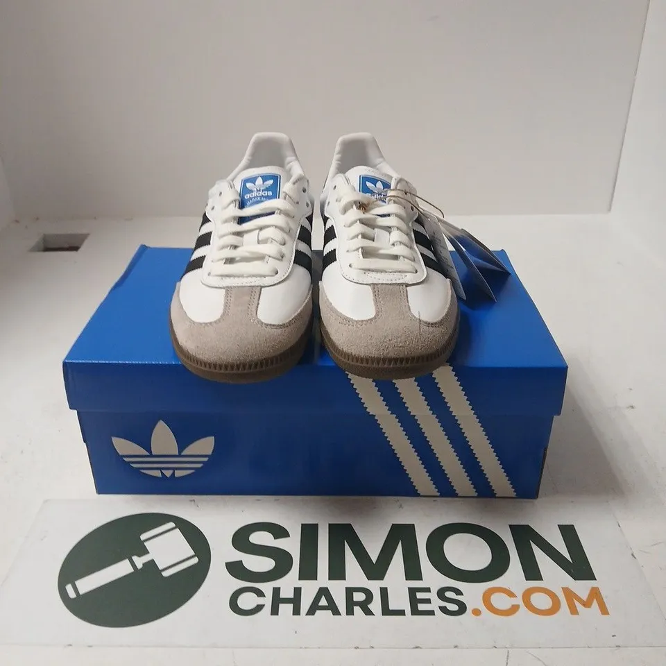 BOXED PAIR OF ADIDAS SAMBA OG TRAINERS IN WHITE - UK 6.5
