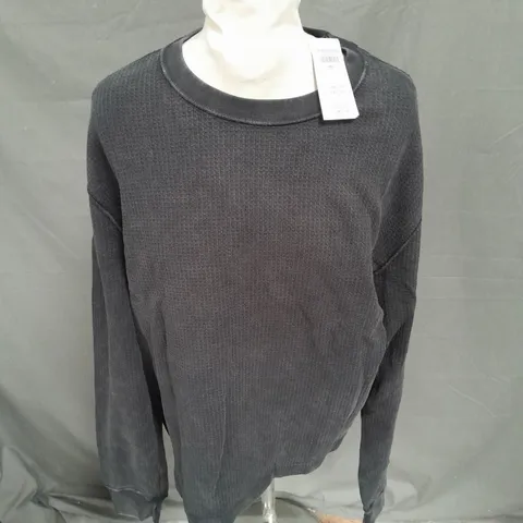 ABERCROMBIE & FITCH WAFFLE TEXTURE LONG SLEEVE TOP IN DARK GREY SIZE S