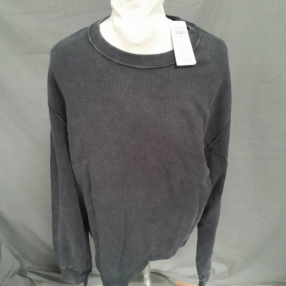 ABERCROMBIE & FITCH WAFFLE TEXTURE LONG SLEEVE TOP IN DARK GREY SIZE S