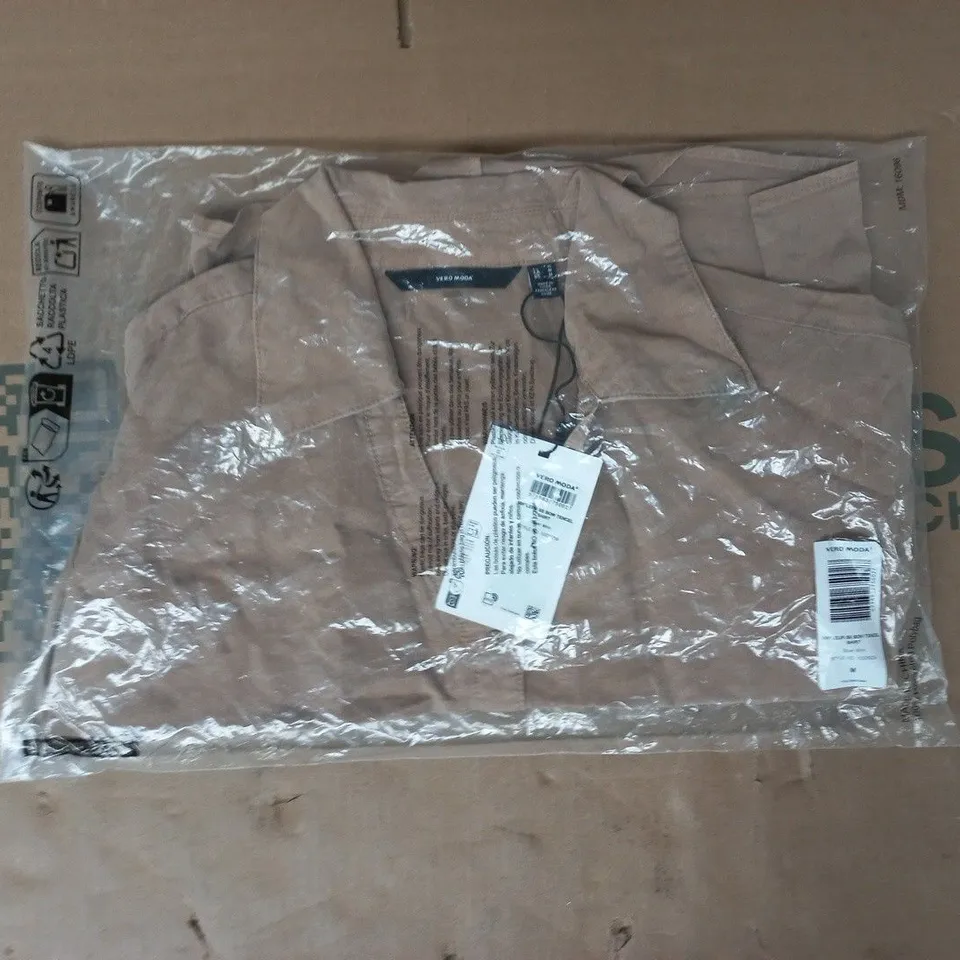 BAGGED VERO MODA SHORT SLEEVE BOW TENSEL SHIRT IN SILVER MINK SIZE MEDIUM