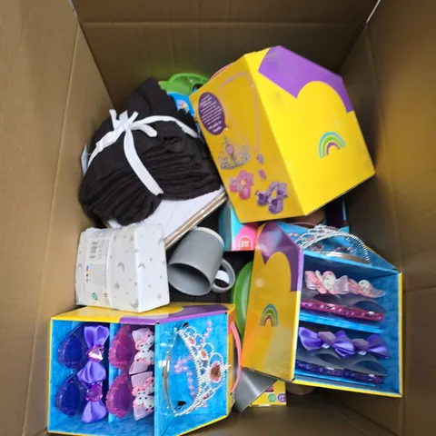 LARGE BOX OF APPROXIMATELY 10 ASSORTED ITEMS TO INCLUDE TOYS, TEA TOWELS AND MUGS - COLLECTION ONLY