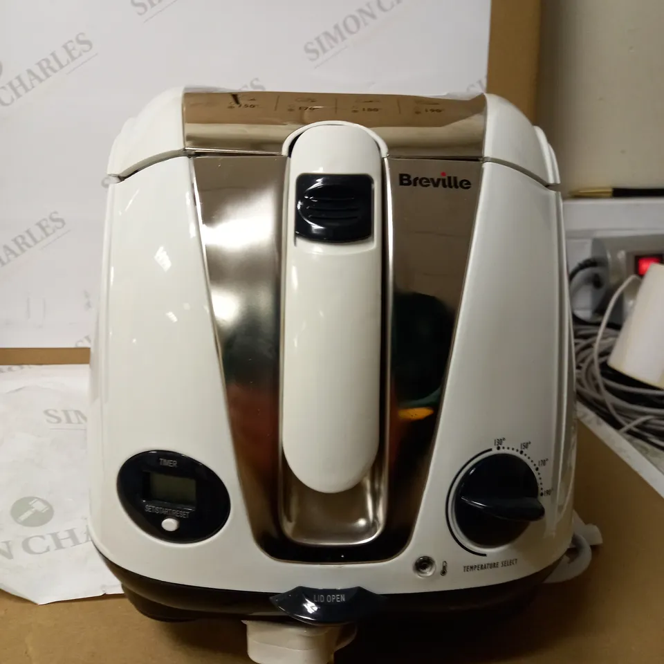 BREVILLE EASY CLEAN DIGITAL FRYER 