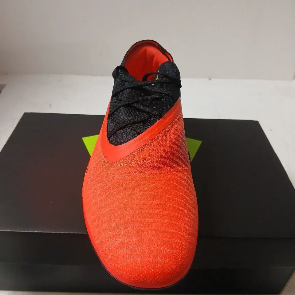 BOXED PAIR OF NIKE PHANTOM 6 LOW ELITE SG-PRO FOOTBALL BOOTS – UK 10 