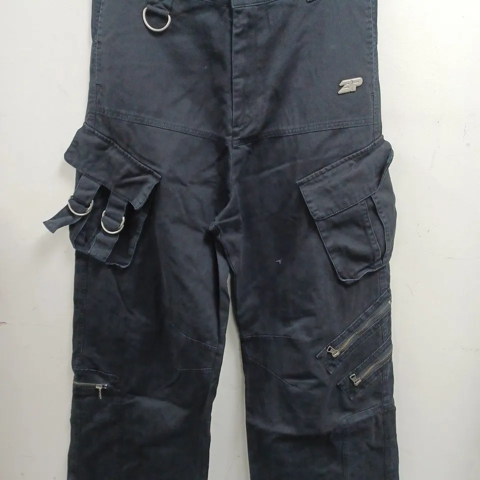 BROKEN PLANET CARGO PANTS IN WASHED BLACK - MED