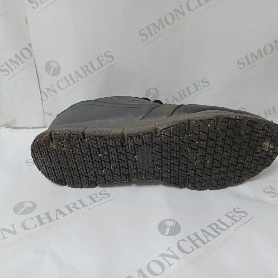 BOXED PAIR OF SKECHERS NAMPA SLIP RESISTANT BLACK WORK TRAINERS SIZE 11