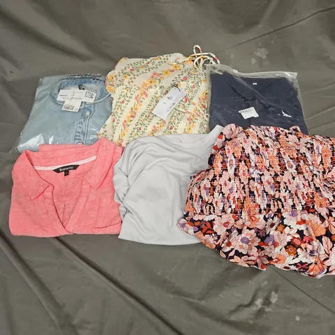 BOX OF APPROXIMATELY 20 ASSORTED CLOTHING ITEMS TO INCLUDE DRESS, JUMPSUIT, TOPS, ETC