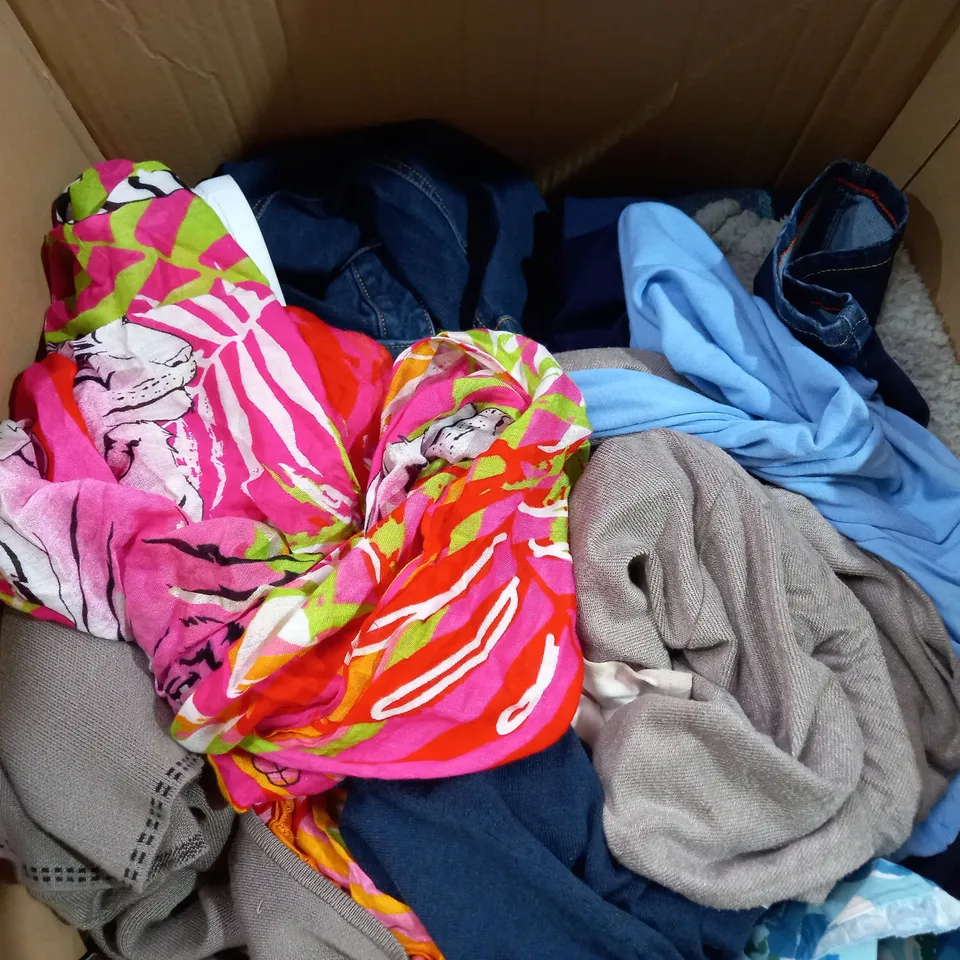 LARGE BOX TO CONTAIN AN ASSORTMENT OF CLOTHING AND FASHION ITEMS IN VARIOUS STYLES AND SIZES TO INCLUDE JUMPERS, JEANS AND TOPS ETC 