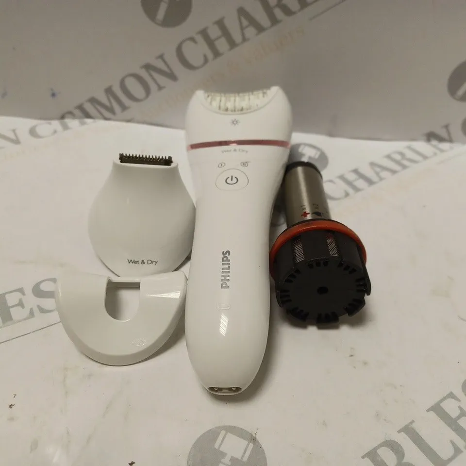 PHILIPS WET & DRY RAZOR WITH ATTACHMENTS