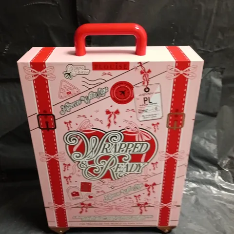 P LOUISE WRAPPED & READY SUITCASE β STRAWBERRY SNOWFLAKE BEAUTY SET