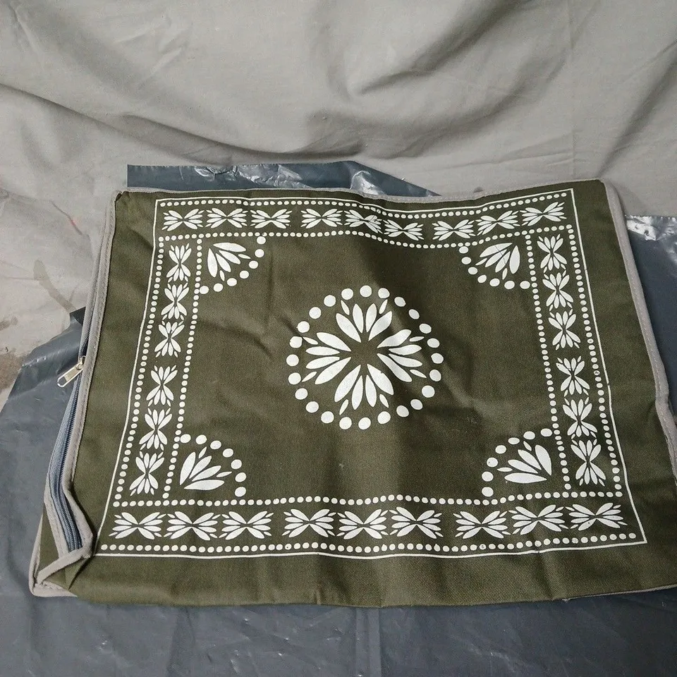 5 X ZIPPED GREEN PATTERNED BAGS