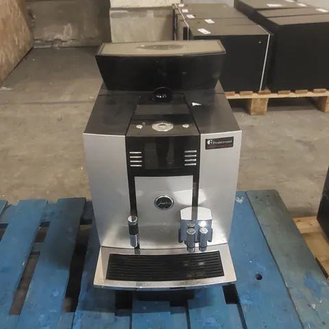 JURA GIGA COMMERCIAL COFFEE MACHINE 