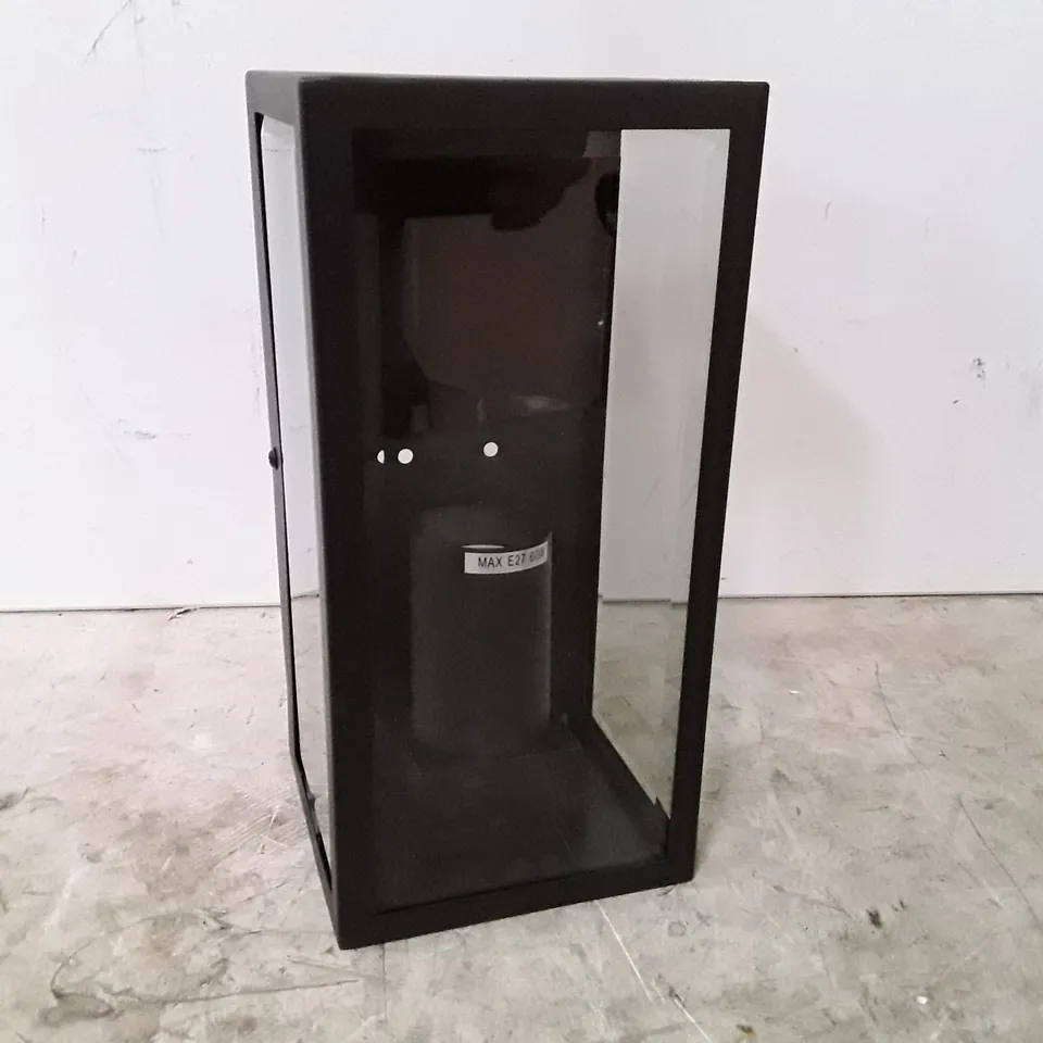 BOXED OUTDOOR WALL LIGHT