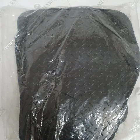 RUBBER CAR FLOOR MATTS