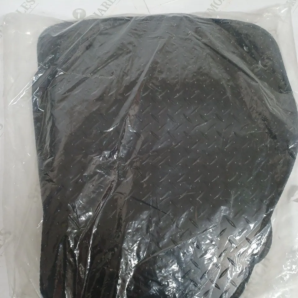 RUBBER CAR FLOOR MATTS 