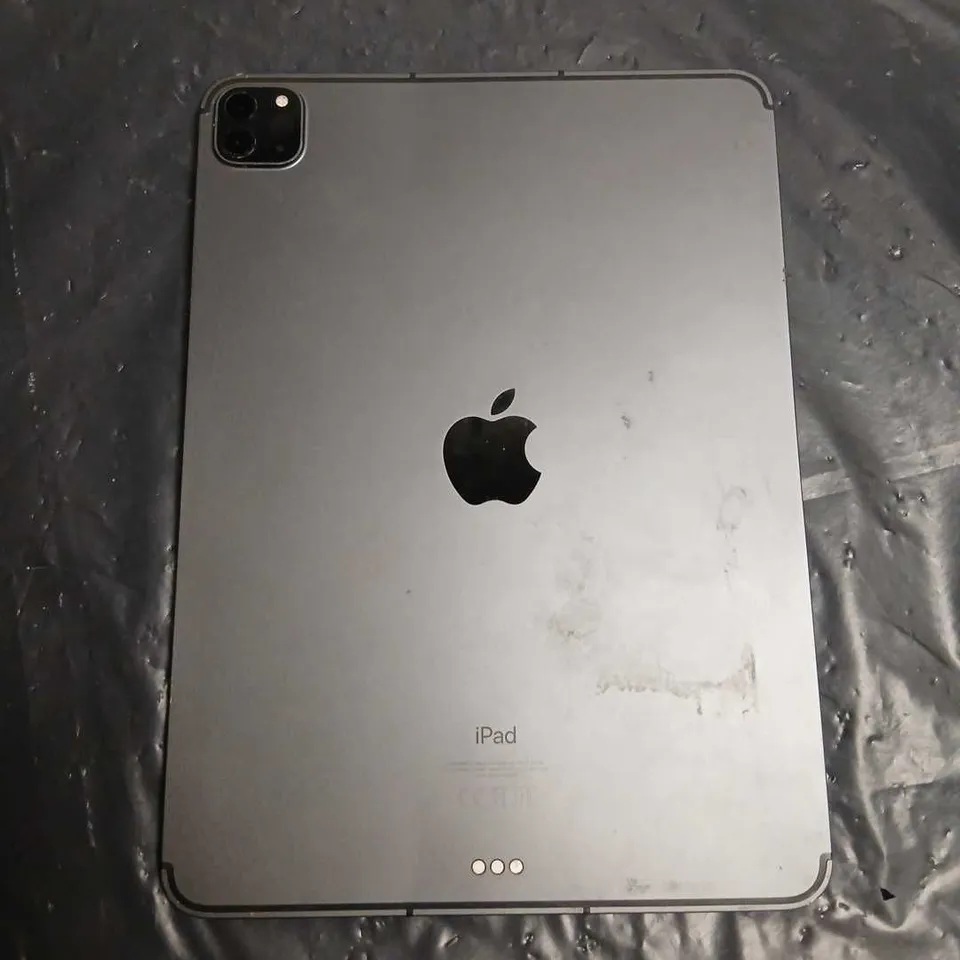APPLE IPAD A2459– DAMAGED/DISMANTLED TABLET (FRONT AND BACK VIEWS)