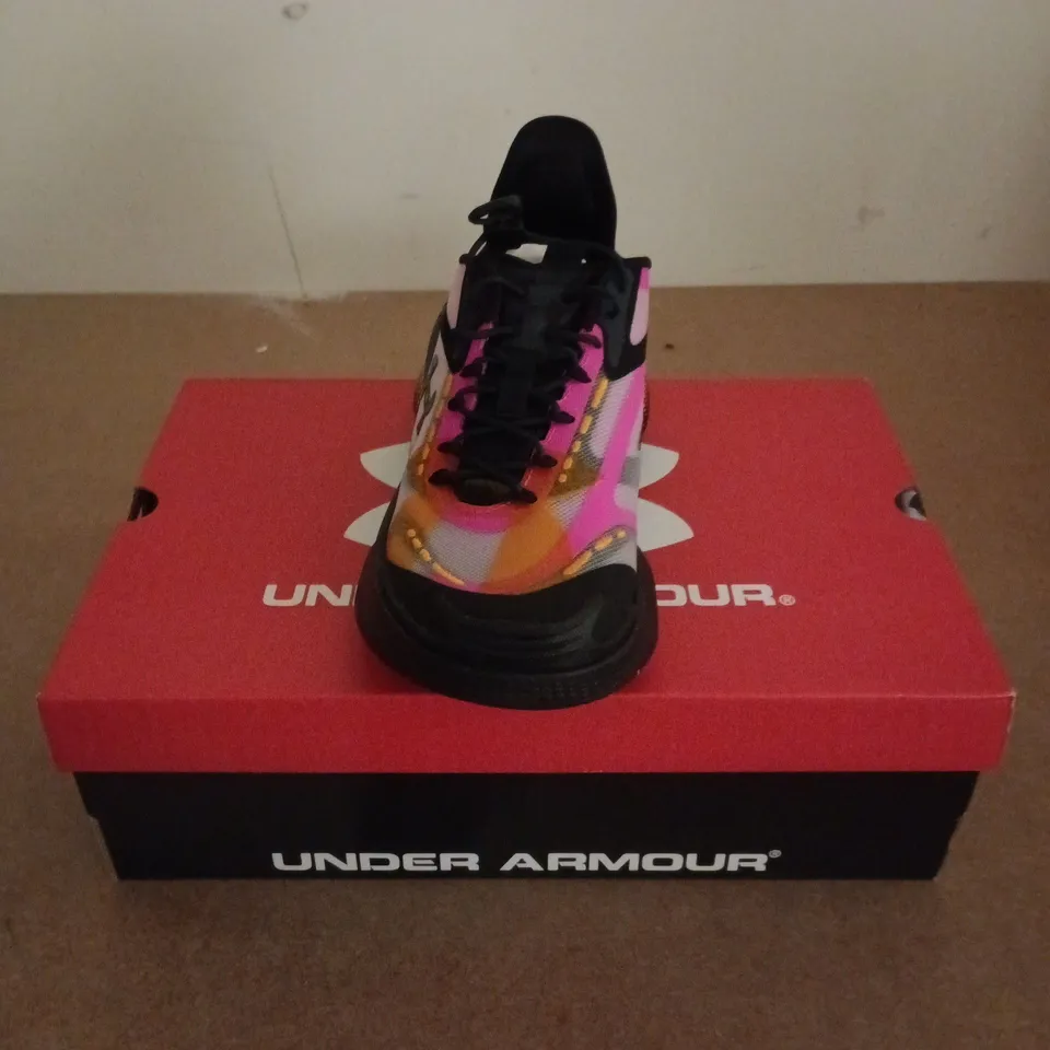 BOXED PAIR OF UNDER ARMOUR ECHO TRAINERS IN BLACK MULTI - UK 3.5