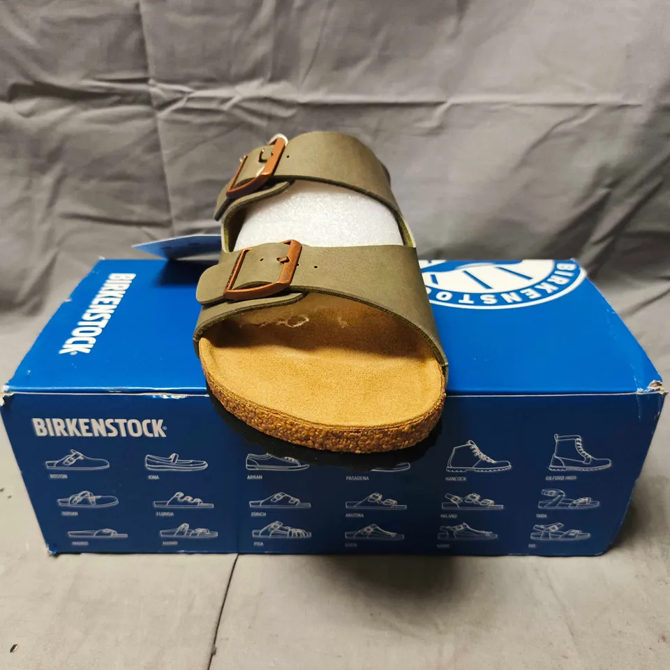 BOXED PAIR OF BIRKENSTOCK ARIZONA SANDALS SIZE EU 39
