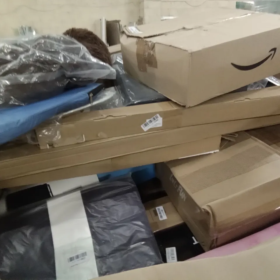PALLET OF ASSORTED ITEMS INCLUDING M.Y BOXING SET, FOLDABLE BODY MASSAGE CUSHION, DOORWAY PULL UP BAR, KIDS PINK POP UP TENT, GOLF TRAINING NET, WHITE PORTABLE TOILET