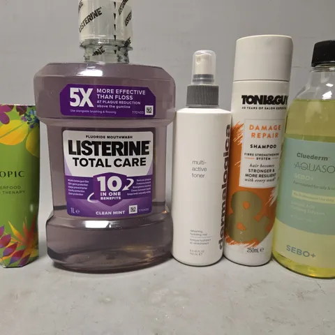 APPROXIMATELY 10 ASSORTED HEALTH & BEAUTY ITEMS TO INCLUDE - LISTERINE MOUTHWASH , DERMALOGICA MIST TONER , CLUEDERM AQUASOLUTION SEBO+ ETC