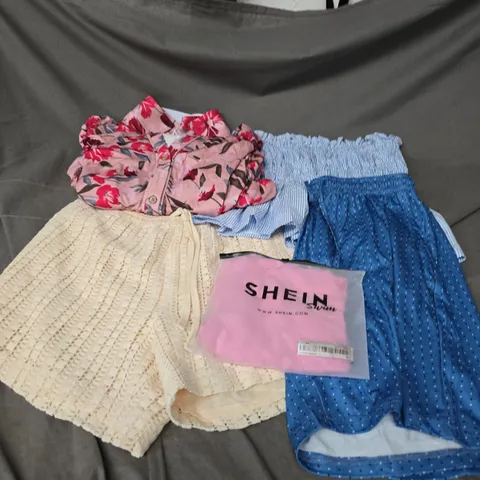 BOX OF APPROXIMATELY 20 ASSORTED CLOTHING ITEMS TO INCLUDE DRESS, SHORTS, TOPS, ETC