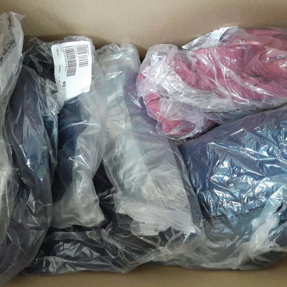 BOX OF APPROXIMATELY 15 ASSORTED CLOTHING AND FASHION ITEMS IN VARIOUS STYLES, SIZES, AND COLOURS