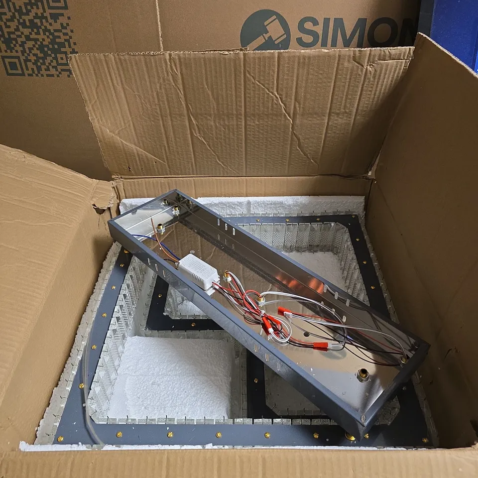 BOXED EKO LED LIGHT FITTING 