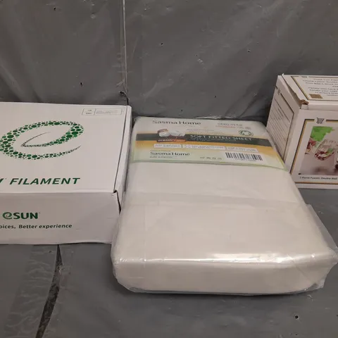 APROXIMATELY 15 ASSORTED HOUSEHOLD ITEMS TO INCLUDE FITTED SHEETS , CAGED PENDANTS , MUGS , ETC 