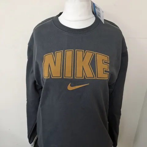 NIKE GRAPHIC SWEATSHIRT SIZE M